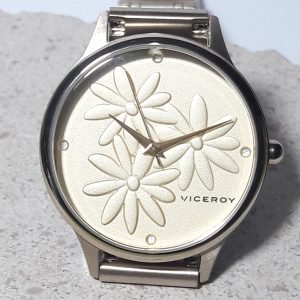 Reloj dorado flores