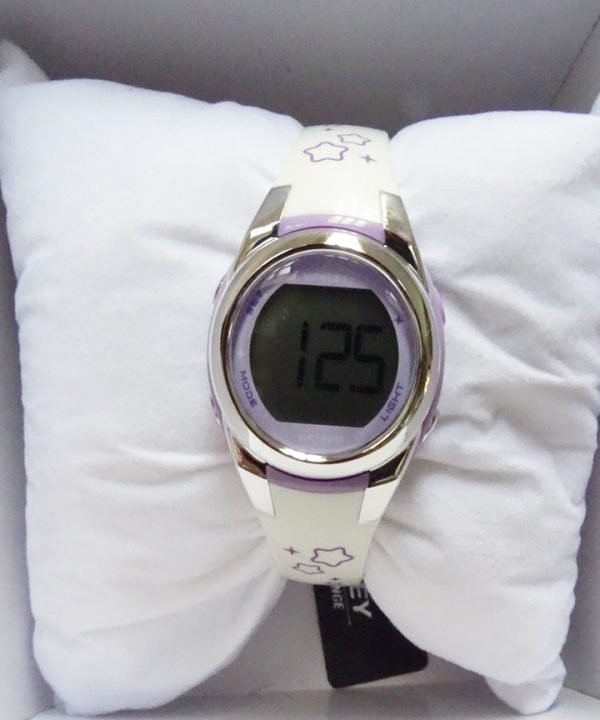 Reloj digital violeta