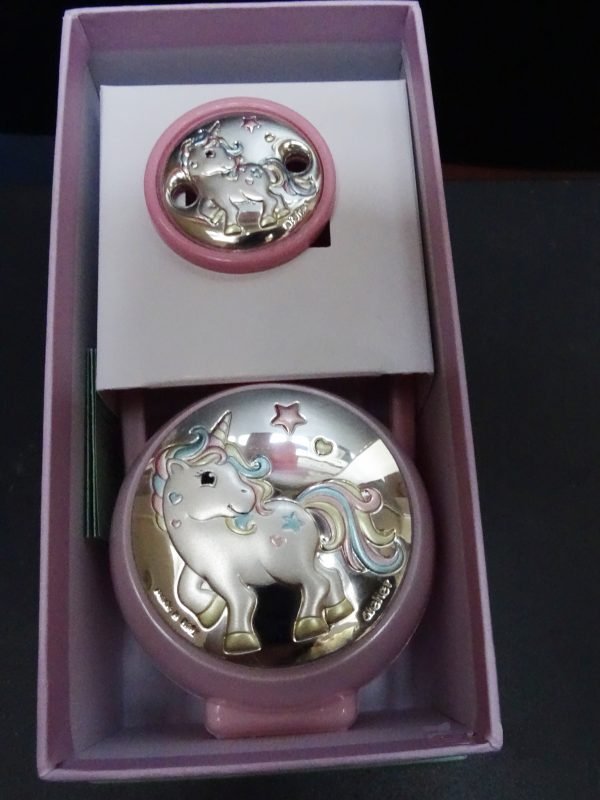 Alfiler y chupetero rosa